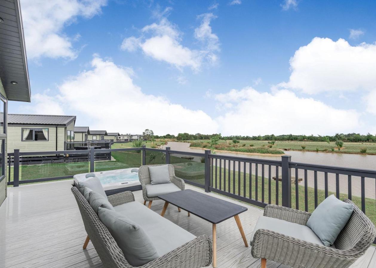 Home Farm Park Lakeside Retreat Burgh le Marsh Номер фото