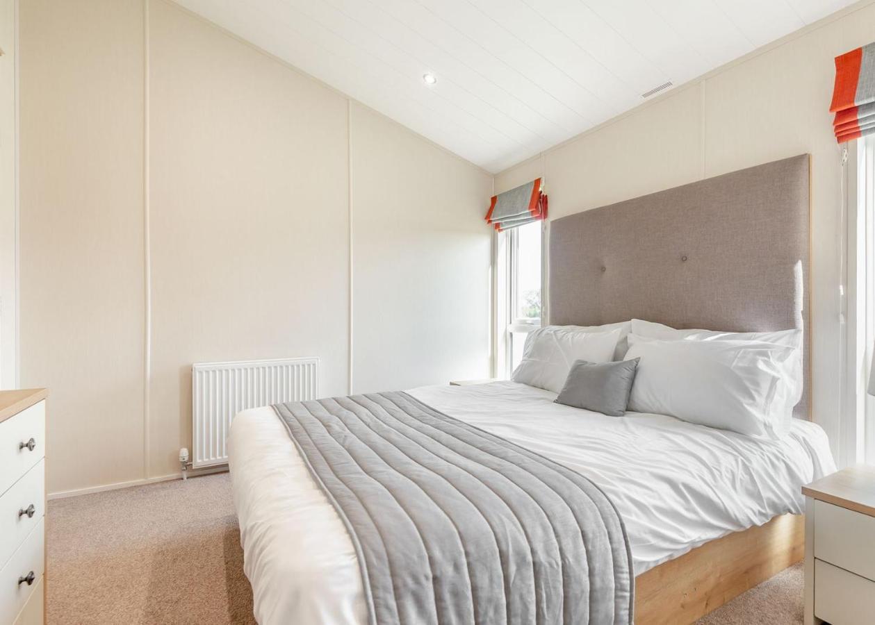 Home Farm Park Lakeside Retreat Burgh le Marsh Номер фото