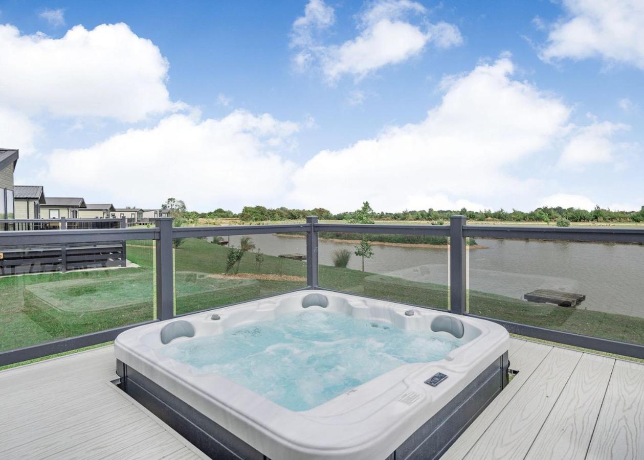 Home Farm Park Lakeside Retreat Burgh le Marsh Номер фото